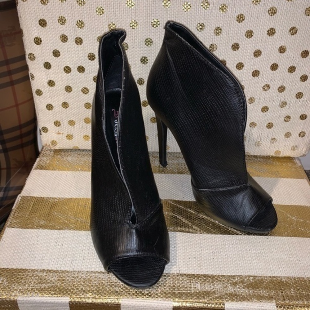 Black Peep Toe slit printed leather high heels ❤️